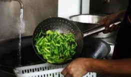 窗口上吊 吃瓜,揭秘窗口上吊與吃瓜背后的真相