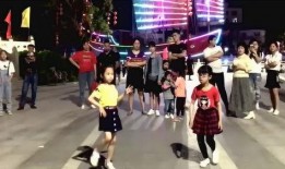 廣場跳舞吃瓜圖片搞笑,笑料百出！