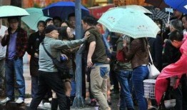 武漢吃瓜群眾出門事件,一場城市生活的集體反思