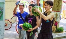 廣西各個高校吃瓜,校園美食風云錄