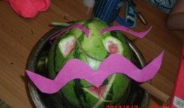 兒童六一快樂圖片吃瓜,六一兒童節(jié)快樂吃瓜瞬間