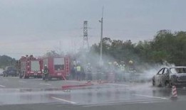 吃瓜群眾道路救援,道路救援暖人心