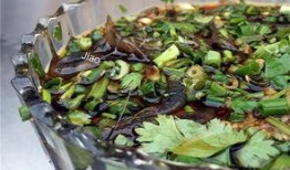 邊吃燒烤邊吃瓜,夏日炎炎樂無邊