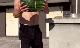 吃瓜格斗,一場舌尖上的美食對決