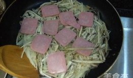 大媽吃瓜餅視頻播放,視頻播放引發(fā)網(wǎng)友熱議