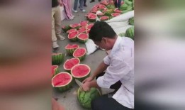 吃瓜現場親嘴,吃瓜群眾見證甜蜜瞬間