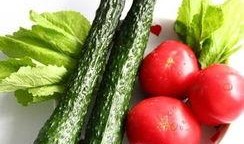 溫精靈烈陽吃瓜,夏日炎炎，吃瓜消暑的甜蜜時(shí)光