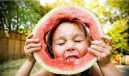 外行吃瓜,外行吃瓜者的趣味解讀