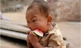 帶孩子吃瓜視頻,帶娃吃瓜視頻趣味回顧