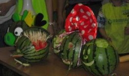 兒童六一快樂圖片吃瓜,六一兒童節(jié)快樂吃瓜瞬間