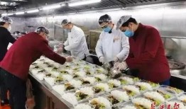 方艙醫(yī)院烏魯木齊吃瓜,戰(zhàn)“疫”中的溫馨瞬間