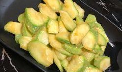 圍爐吃瓜圖片,共享冬日暖意